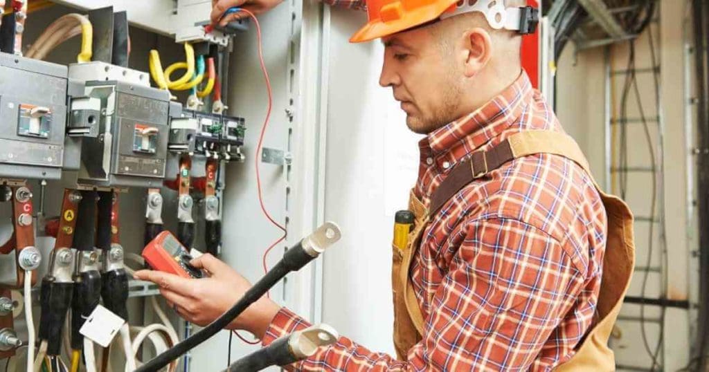 how long does it take to become an electrician journeyman