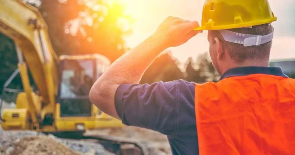what is average salary of a construction worker
